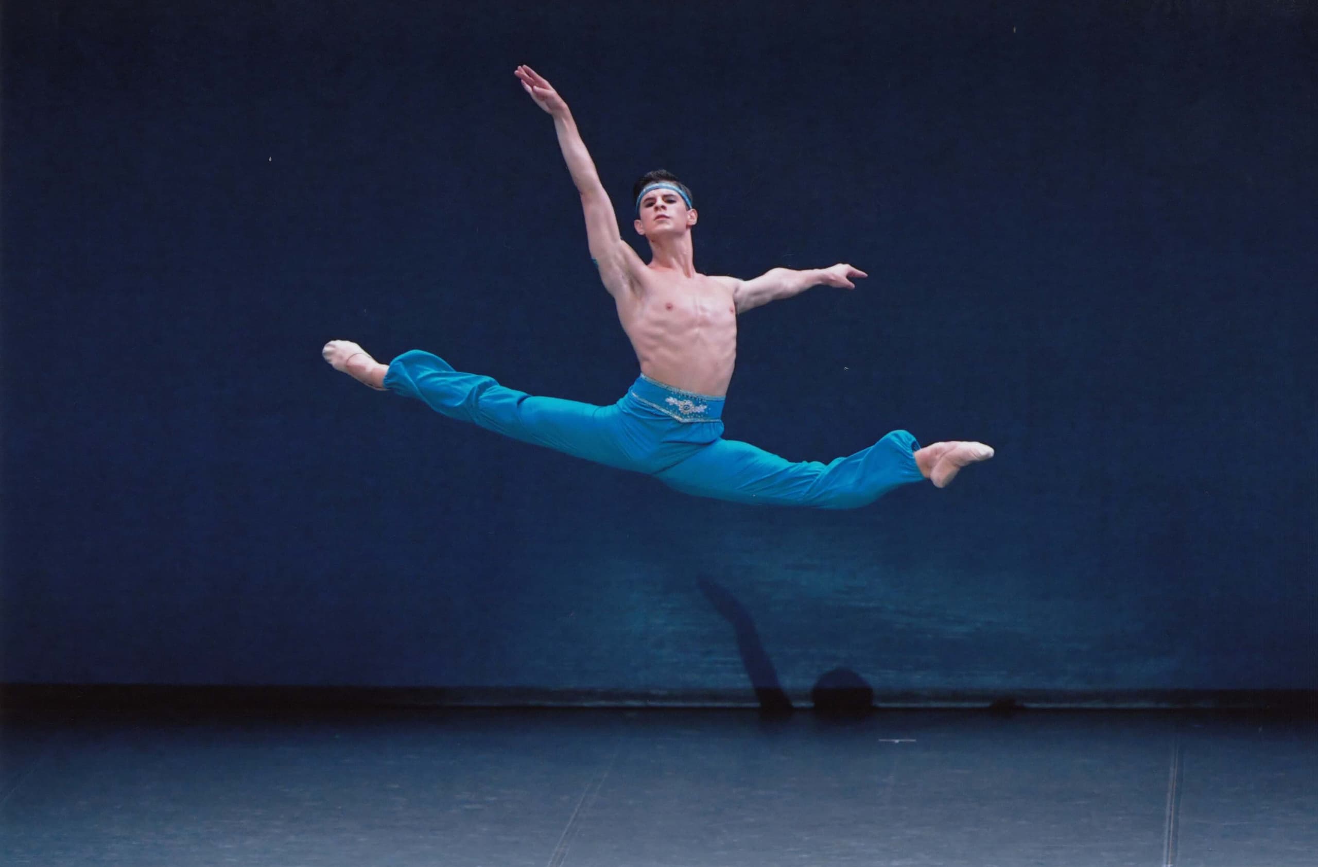 baag_2022_stage.jpg